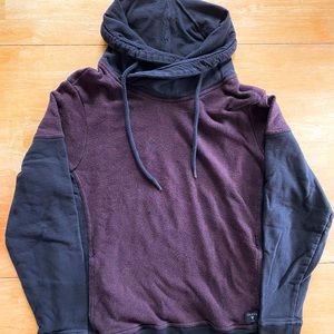 M black/burgundy Guess sweatshirt